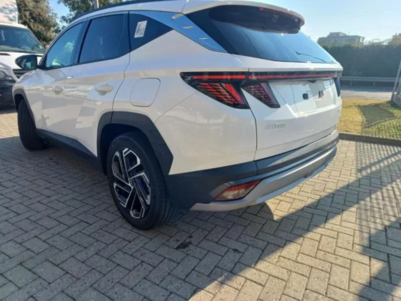 Hyundai Tucson nuova a Savona (4)