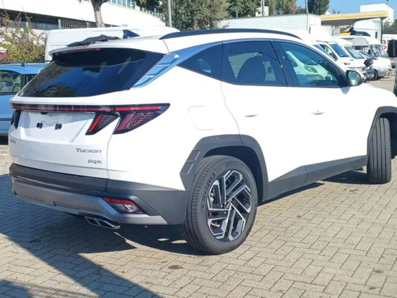 Hyundai Tucson nuova a Savona (9)