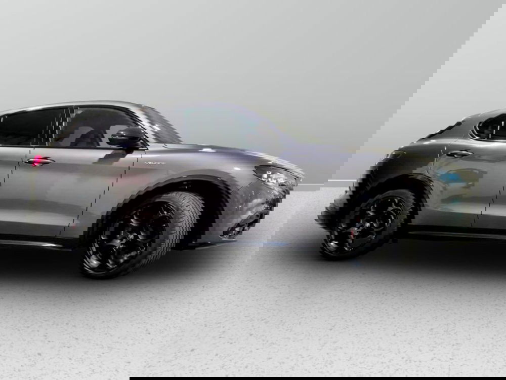 Alfa Romeo Stelvio nuova a Padova (5)