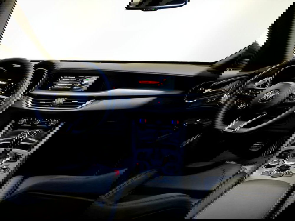 Alfa Romeo Stelvio nuova a Padova (11)