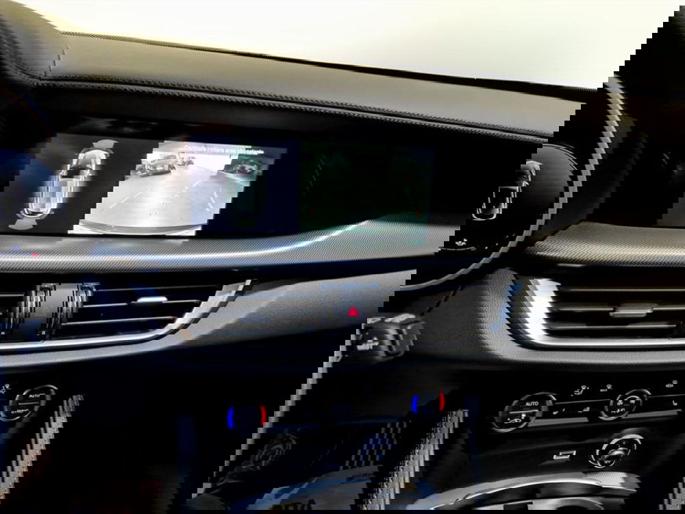 Alfa Romeo Stelvio nuova a Padova (15)