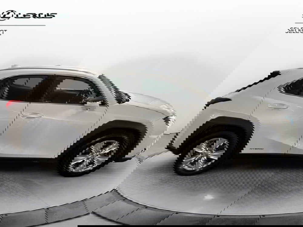 Lexus UX usata a Como (11)