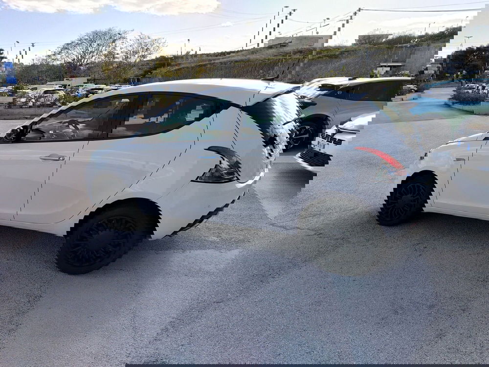 Lancia Ypsilon usata a Matera (10)