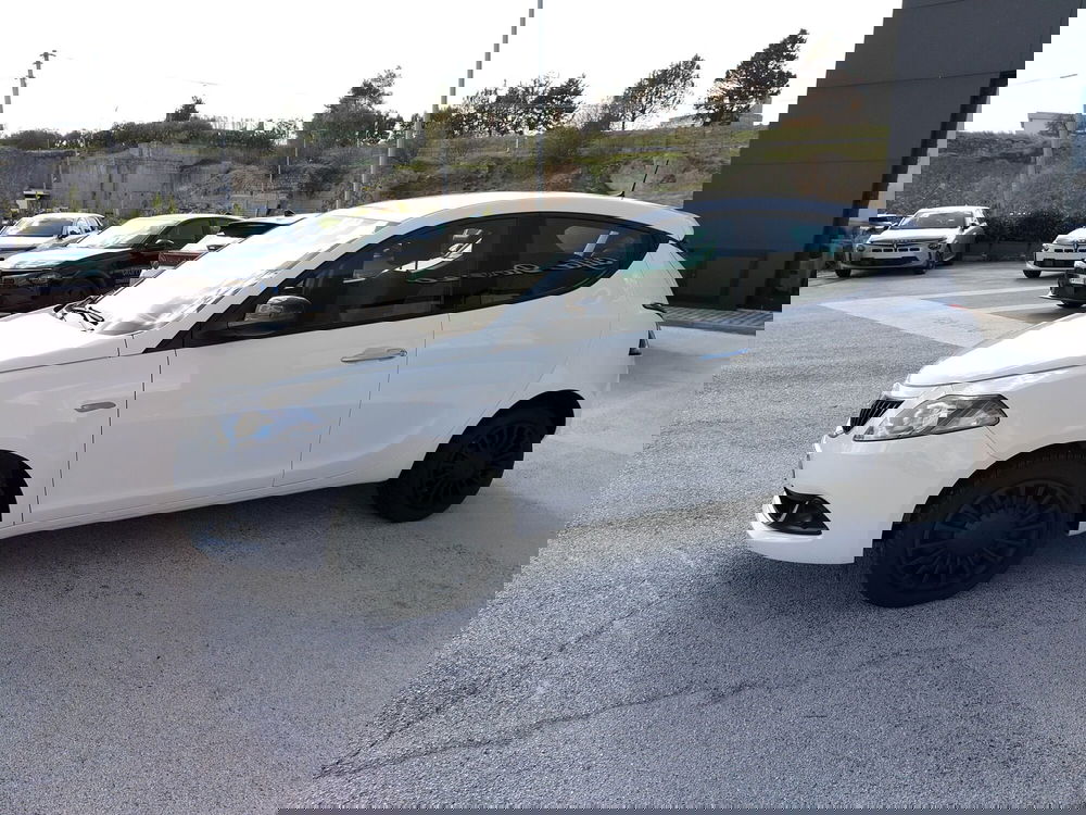 Lancia Ypsilon usata a Matera (11)