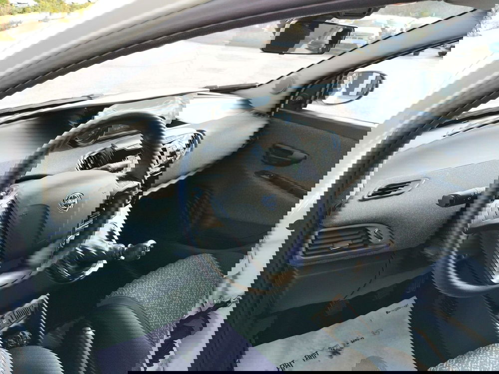 Lancia Ypsilon usata a Matera (13)