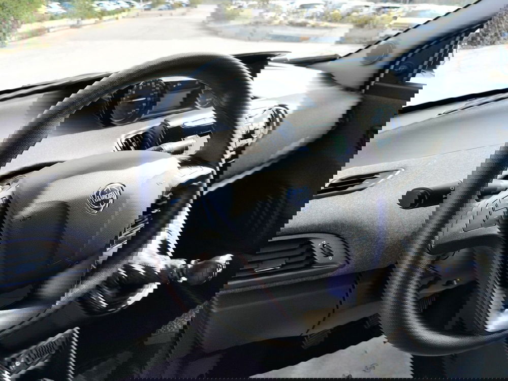 Lancia Ypsilon usata a Matera (14)