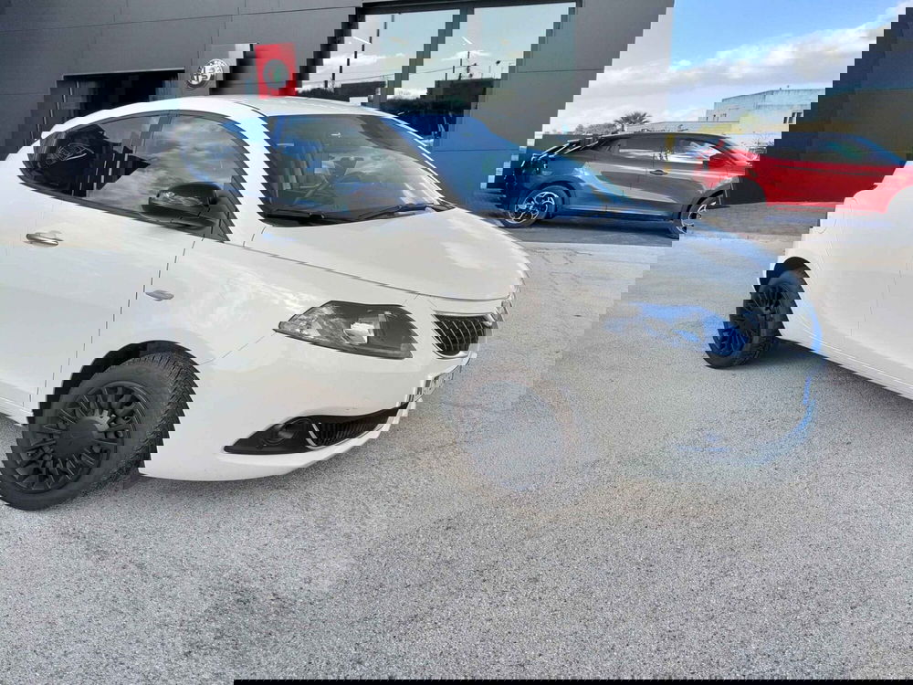 Lancia Ypsilon usata a Matera (4)