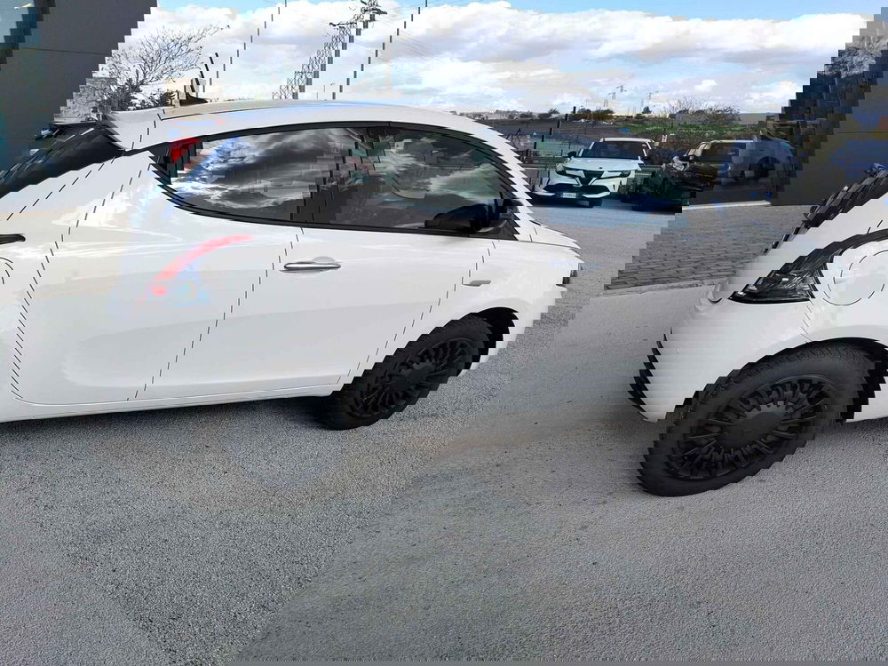 Lancia Ypsilon usata a Matera (5)