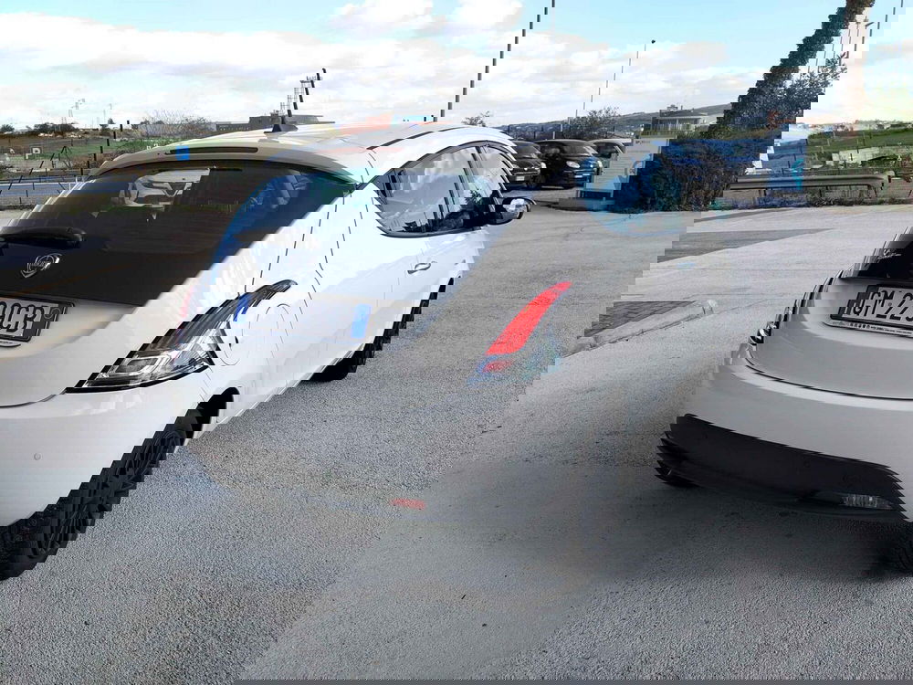 Lancia Ypsilon usata a Matera (6)