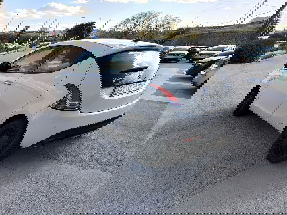 Lancia Ypsilon usata a Matera (9)