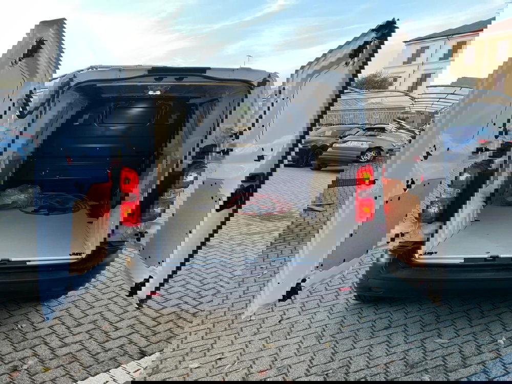 Peugeot e-Expert Furgone nuova a Milano (10)