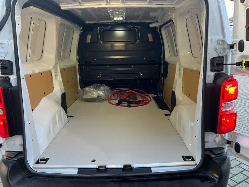 Peugeot e-Expert Furgone nuova a Milano (11)