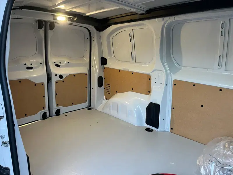 Peugeot e-Expert Furgone nuova a Milano (13)