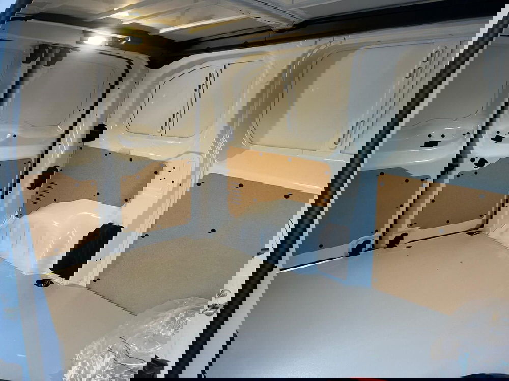 Peugeot e-Expert Furgone nuova a Milano (13)