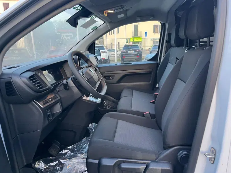 Peugeot e-Expert Furgone nuova a Milano (14)
