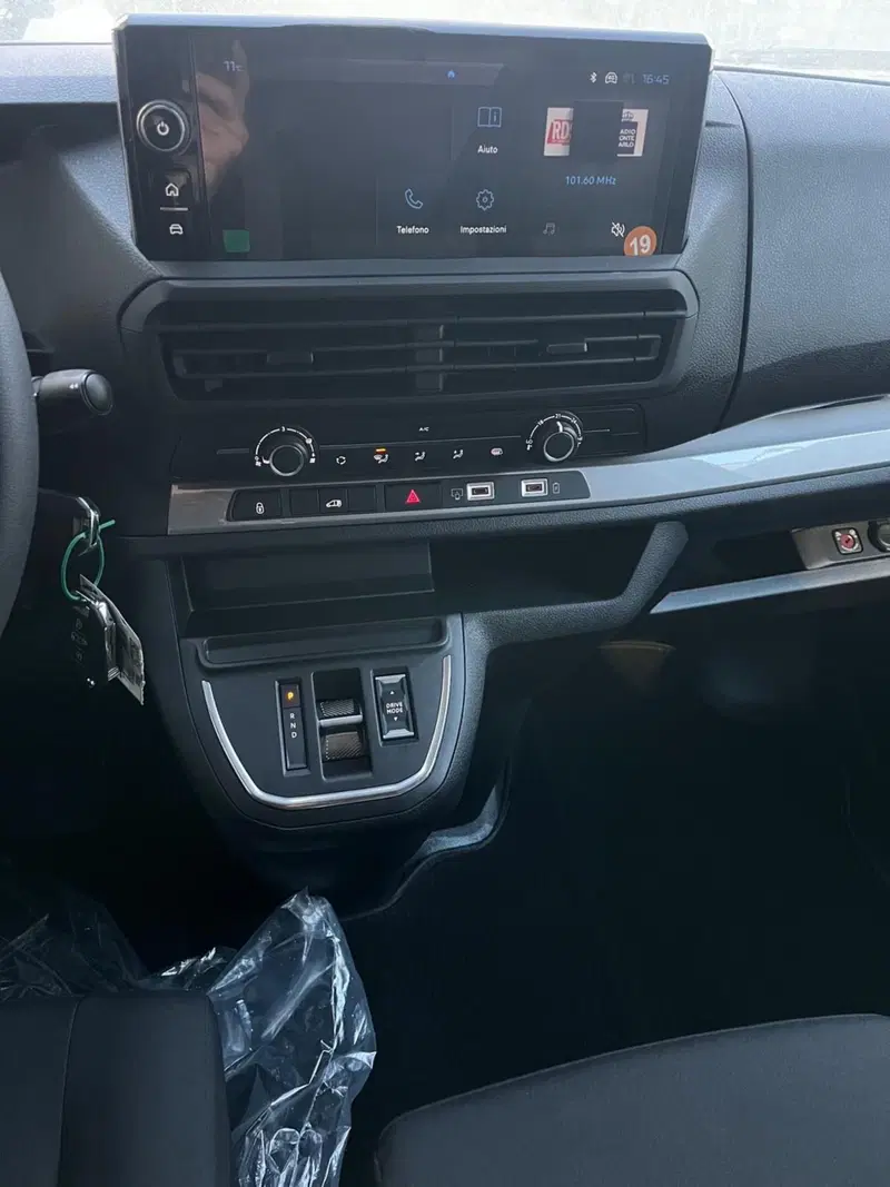 Peugeot e-Expert Furgone nuova a Milano (17)