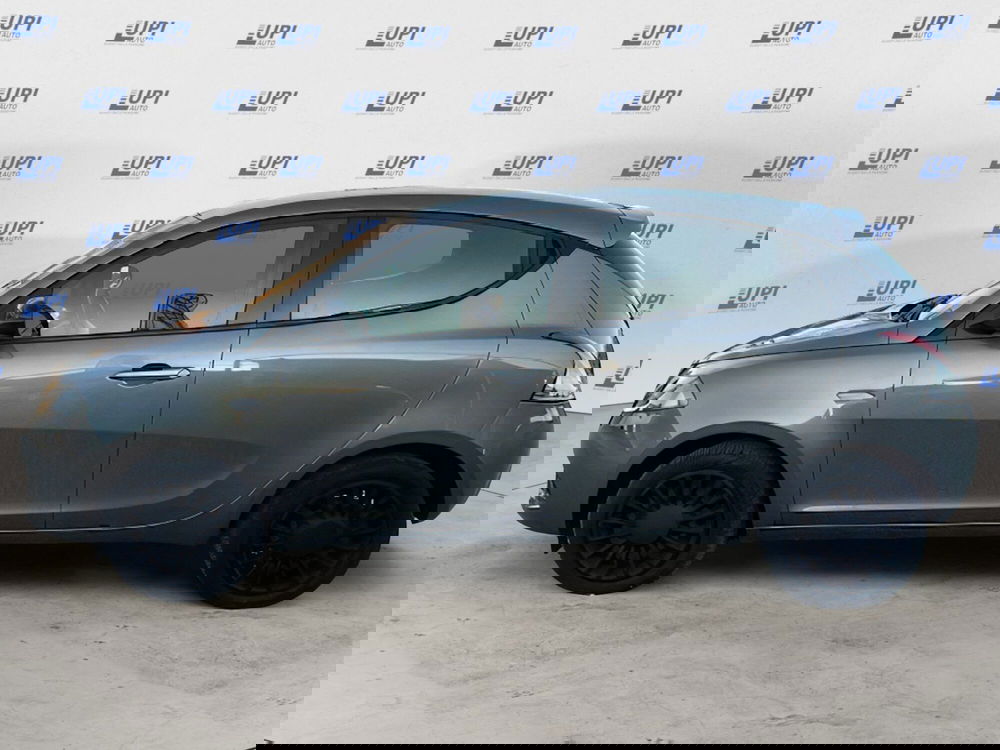 Lancia Ypsilon usata a Pistoia (2)