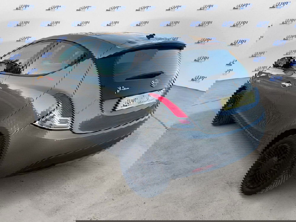 Lancia Ypsilon usata a Pistoia (3)