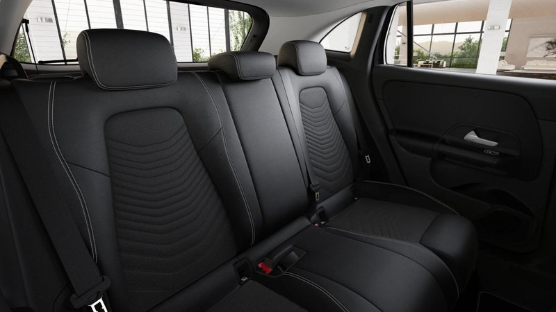 Mercedes-Benz GLA SUV nuova a Milano (6)
