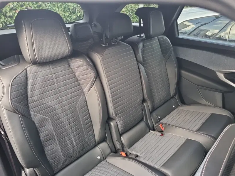 Peugeot 5008 nuova a Lucca (10)