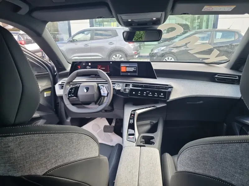 Peugeot 5008 nuova a Lucca (12)