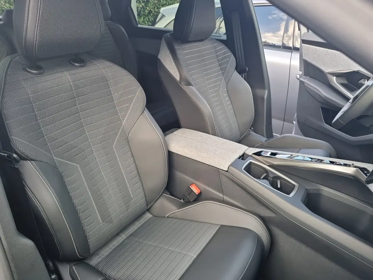 Peugeot 5008 nuova a Lucca (13)