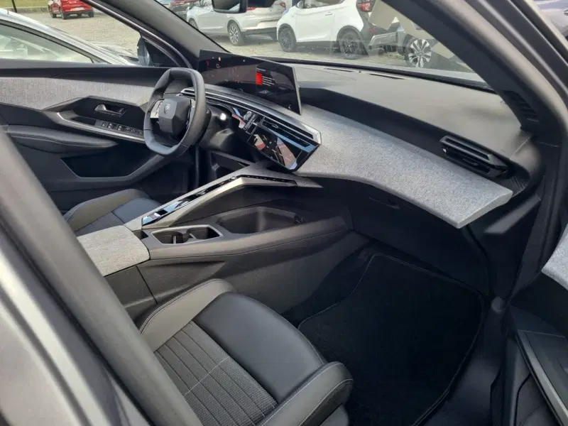 Peugeot 5008 nuova a Lucca (14)