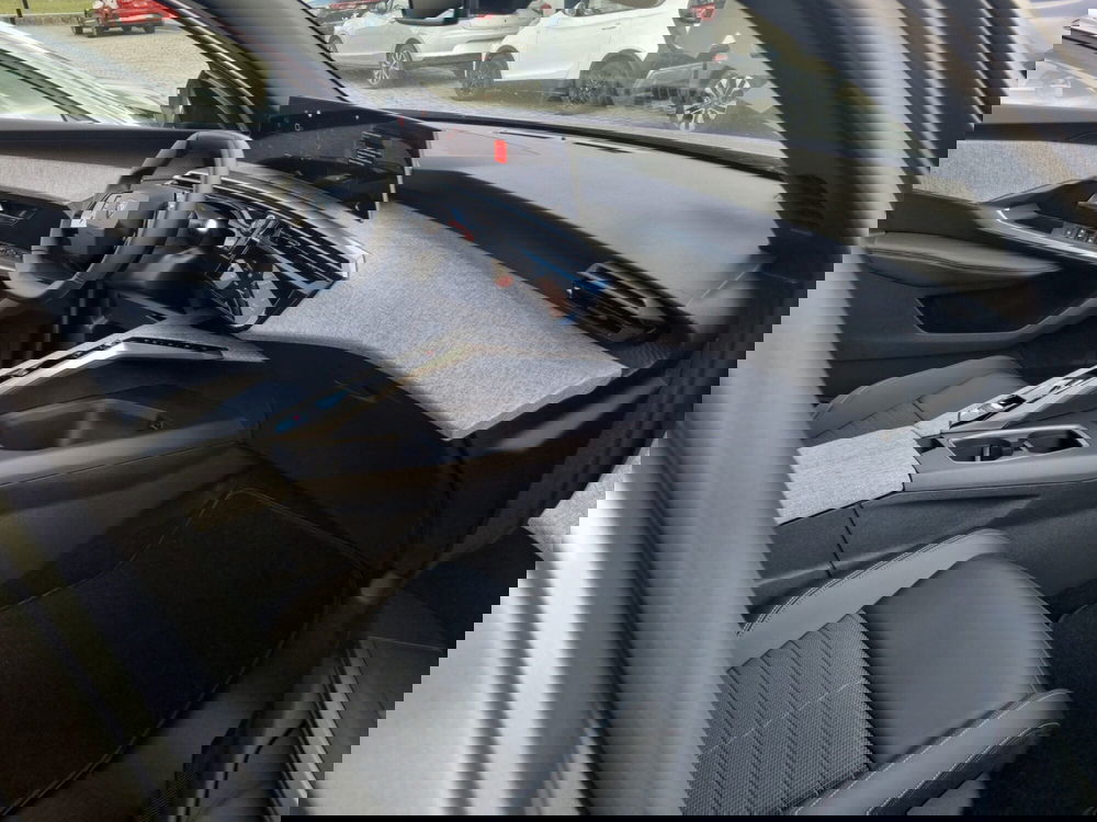 Peugeot 5008 nuova a Lucca (14)