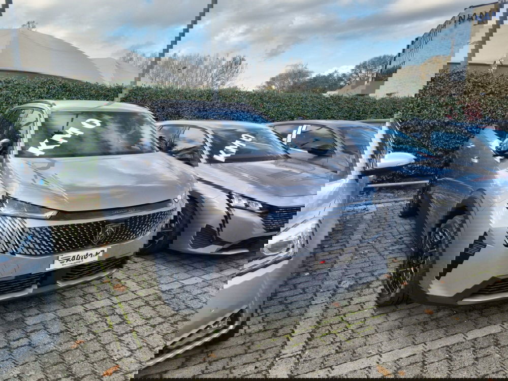 Peugeot 5008 nuova a Lucca (2)