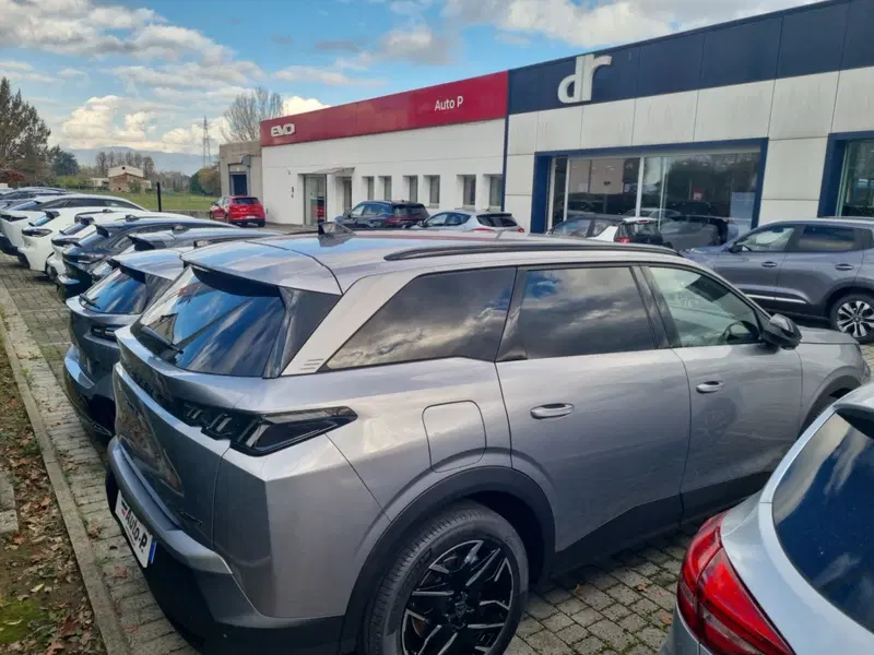 Peugeot 5008 nuova a Lucca (3)
