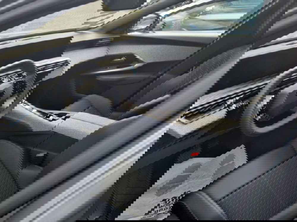 Peugeot 5008 nuova a Lucca (4)