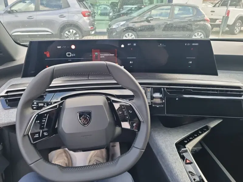 Peugeot 5008 nuova a Lucca (6)
