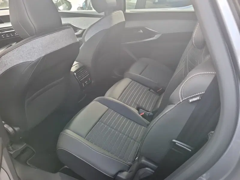 Peugeot 5008 nuova a Lucca (7)