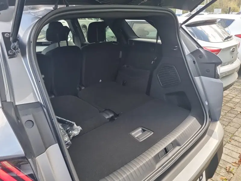 Peugeot 5008 nuova a Lucca (8)
