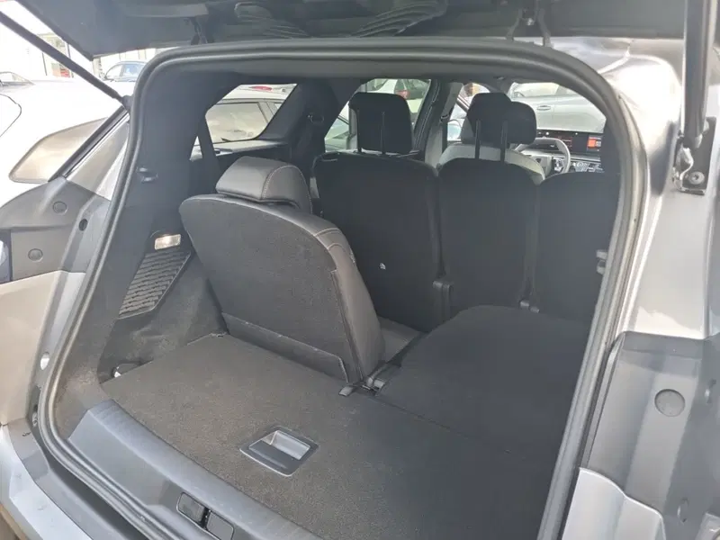 Peugeot 5008 nuova a Lucca (9)