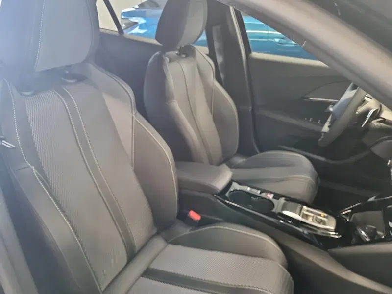 Peugeot 2008 nuova a Lucca (10)