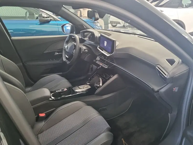 Peugeot 2008 nuova a Lucca (11)