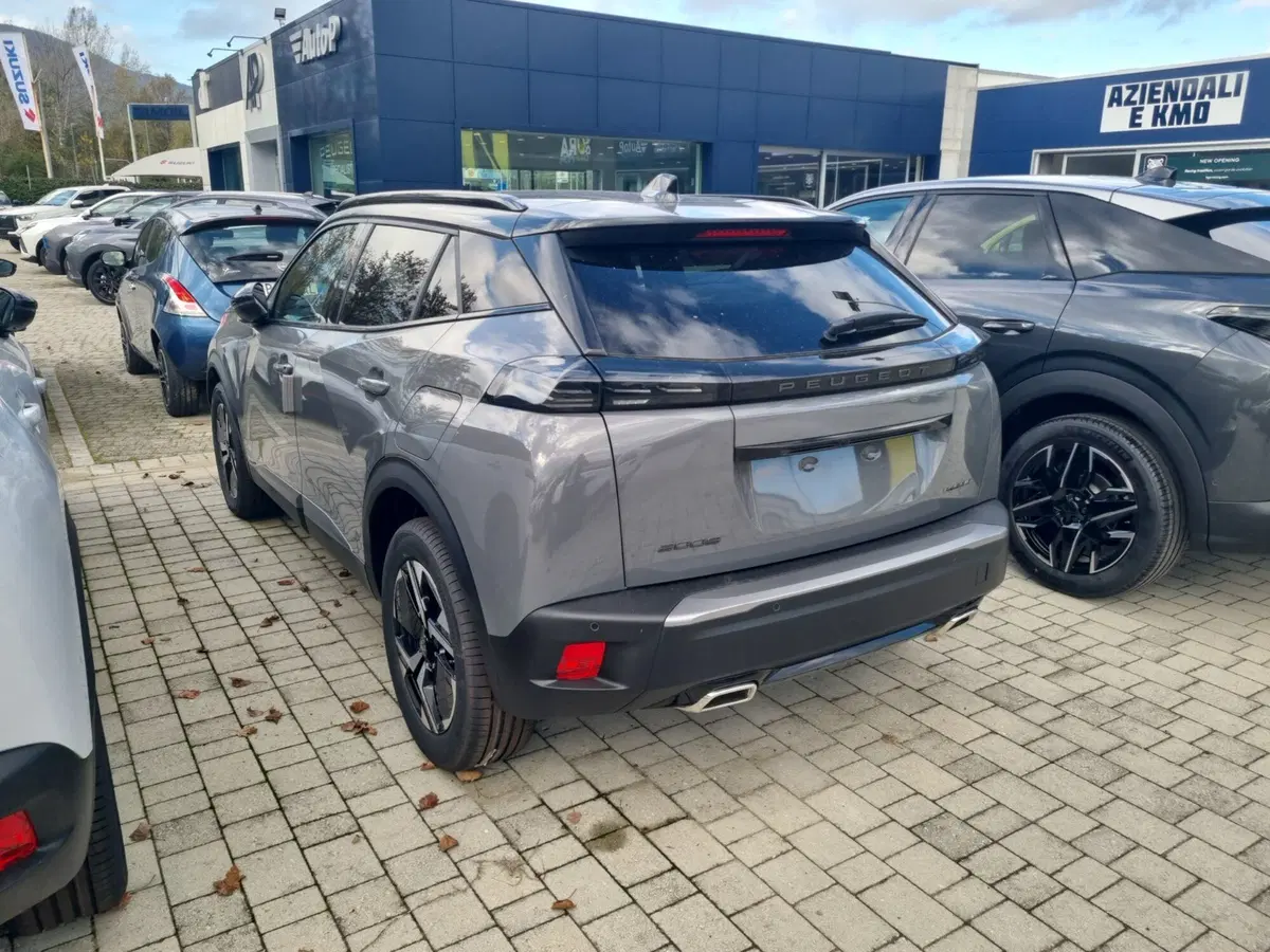 Peugeot 2008 nuova a Lucca (16)