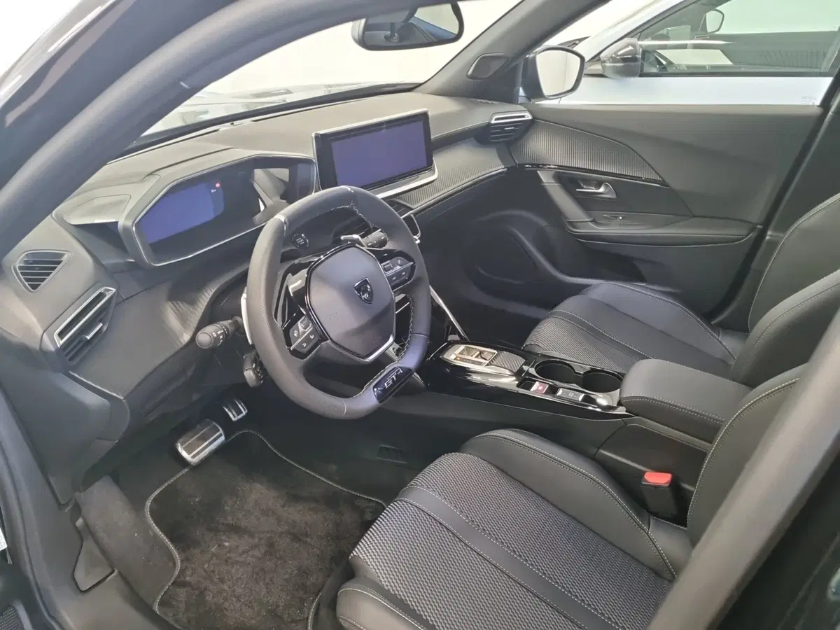Peugeot 2008 nuova a Lucca (5)