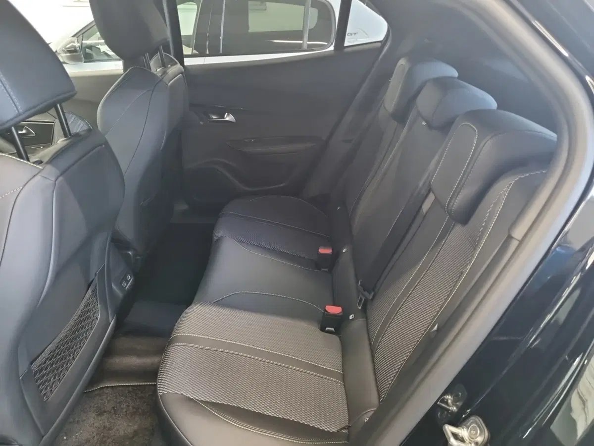 Peugeot 2008 nuova a Lucca (6)