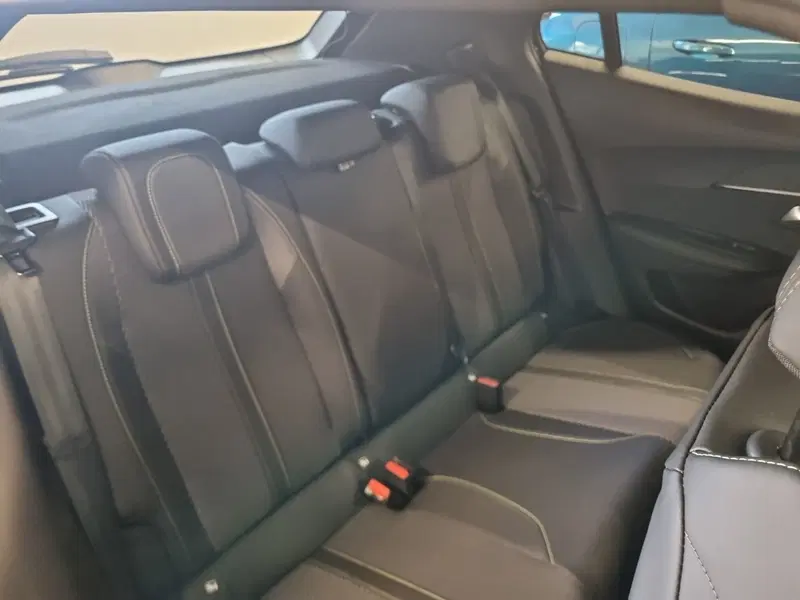 Peugeot 2008 nuova a Lucca (9)