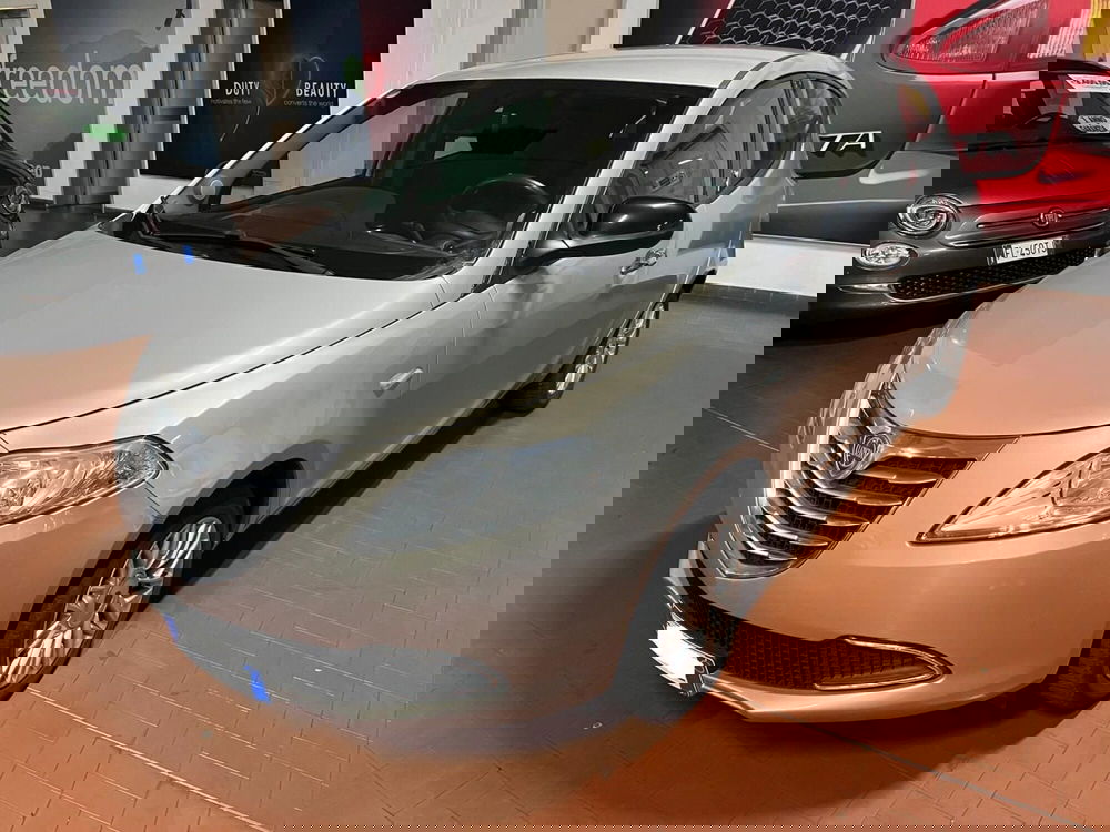 Lancia Ypsilon usata a Lucca