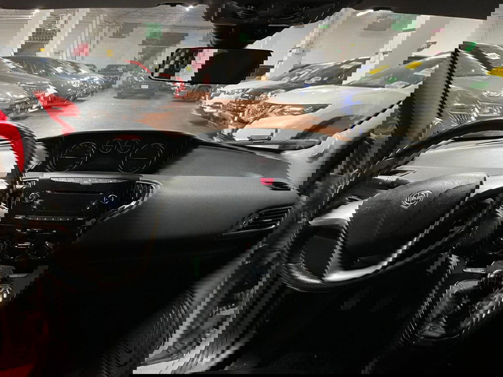 Lancia Ypsilon usata a Lucca (13)