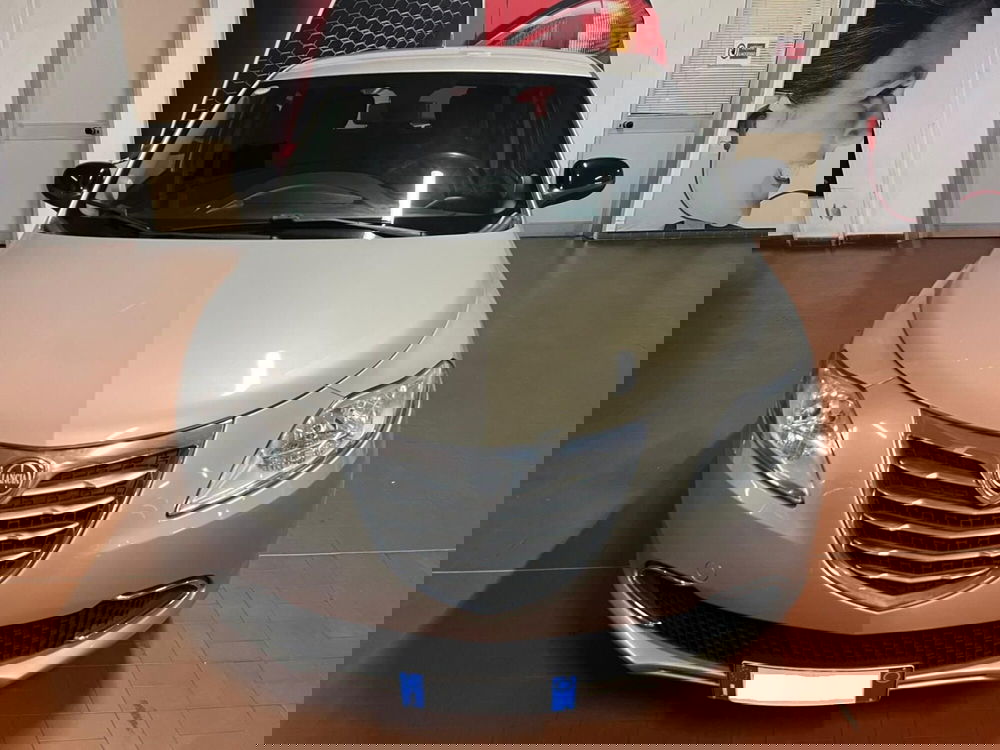 Lancia Ypsilon usata a Lucca (2)
