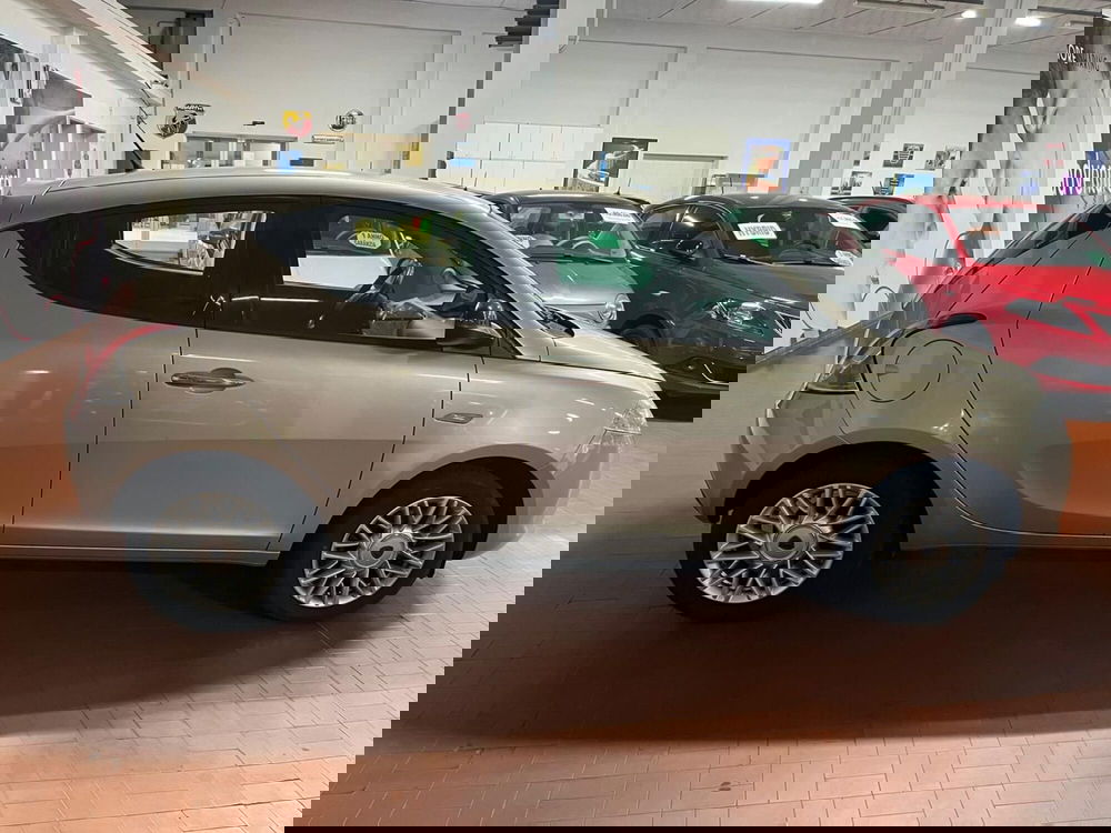 Lancia Ypsilon usata a Lucca (4)