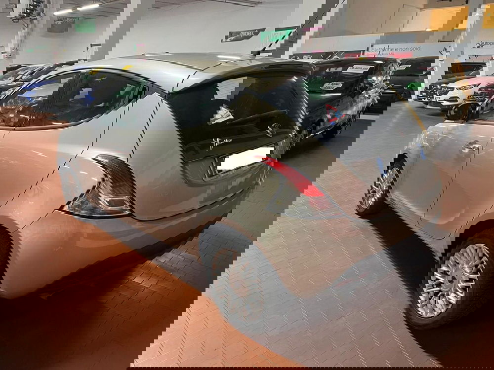 Lancia Ypsilon usata a Lucca (7)