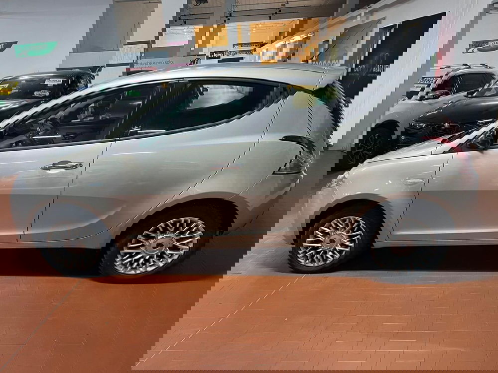 Lancia Ypsilon usata a Lucca (8)