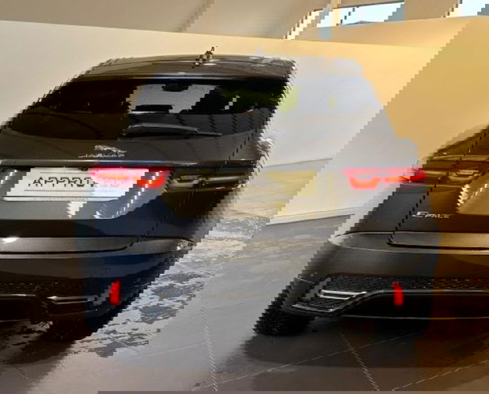 Jaguar E-Pace usata a Venezia (8)