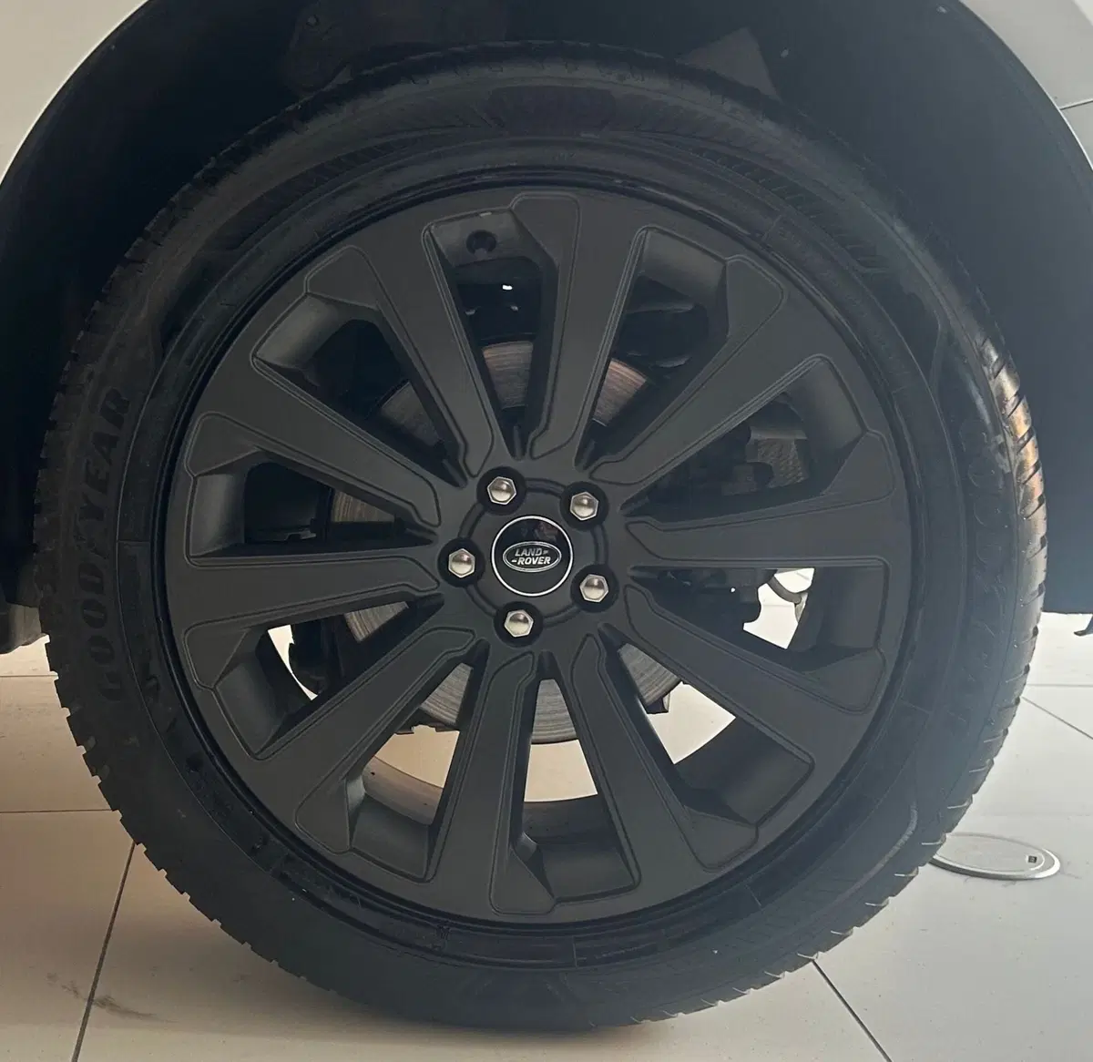 Land Rover Range Rover Velar usata a Ferrara (9)