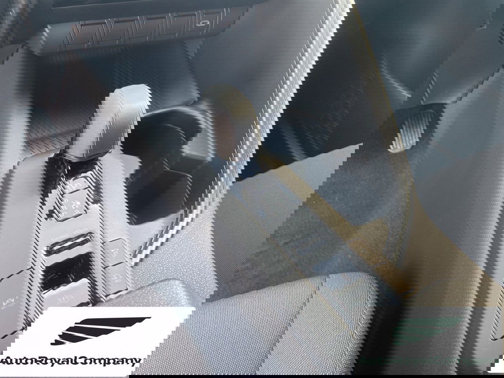 Toyota Toyota C-HR nuova a Roma (13)